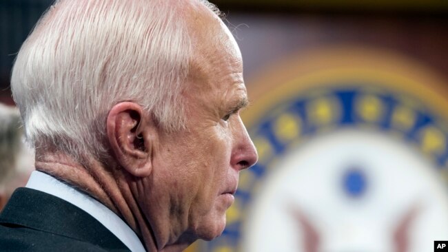 Ông John McCain được cho là muốn "xem các câu chuyện của người Bắc Việt".