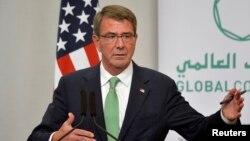 U.S. Secretary of Defense Ash Carter attends a press conference with Britain's Defense Secretary Michael Fallon at the Foreign Office in London, Dec. 15, 2016.