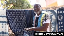 An artisan, who weaves and dyes cotton fabric in Bamako, Mali, says: "I earn my living through AGOA." (Moctar Barry/VOA) 
