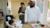 Ali al Sayed, yang Muslim, dan istrinya, Mina Liccione, penganut Katolik, bersama anak-anak mereka di kediaman di Jebel Ali, Dubai, Uni Emirat Arab, 28 Januari 2019. 