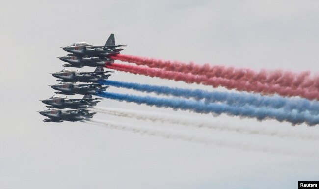 俄罗斯Su-25喷气式战斗机在俄罗斯梁赞之外的Dubrovichi地区表演（2018年8月4日）。