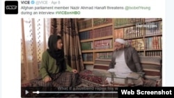 انٹرویو کا ایک منظر (ازابیل افغان قانون ساز سے سوال کر رہی ہیں)