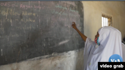 Anak-anak perempuan di Nigeria utara berjuang untuk tetap bisa bersekolah selama pandemi Covid-19. (Foto: VOA/Ifiok Ettang) 