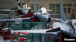 View of the assembly line of the Rafale fighter jet in the factory of French aircraft manufacturer Dassault Aviation in Merignac near Bordeaux, southwestern France, Jan. 10, 2014.