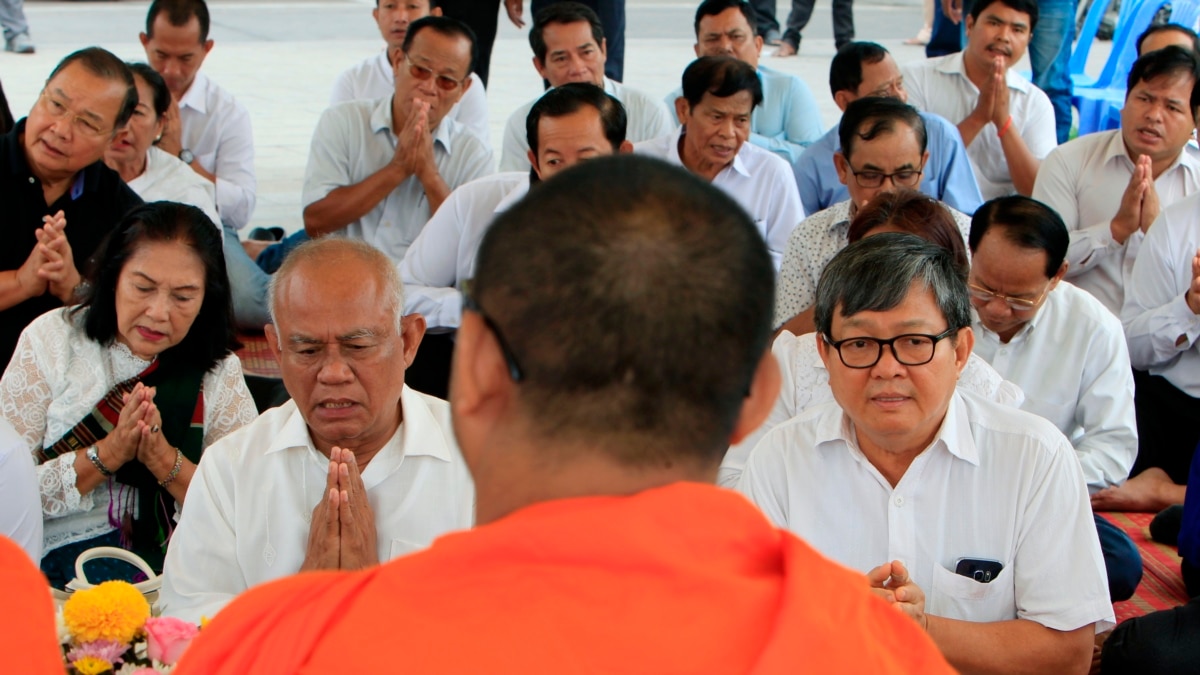 Two More CNRP Officials Request Return to Politics - Vimarsana News