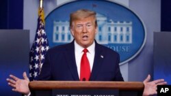 El presidente de Estados Unidos dijo que a partir del lunes comenzarán a levantar restricciones en varios estados para tratar de volver a la normalidad.