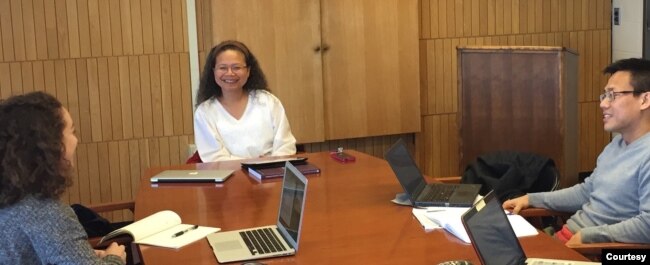 Jolanda Mendaun Pandin yang sejak 2006 mengajar Bahasa Indonesia di Cornell University. (Foto: Dokuments Pribadi)