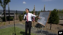 Mitt Romney dalam sebuah konferensi pers di Greer, South Carolina, Kamis (16/8).