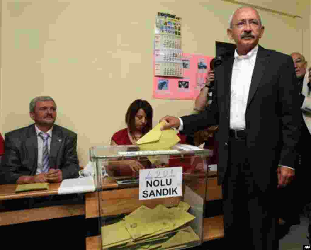 Kemal Kilicdaroglu, the leader of Turkey's main opposition Republican People's Party casts his vote at a polling station in Ankara, Turkey, Sunday, June 12, 2011. About 52 million Turks vote in the Sunday general elections that have been marred by the rel