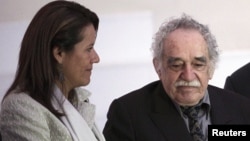 El Nobel Gabriel García Márquez con Margarita Zavala, Primera Dama de México. 