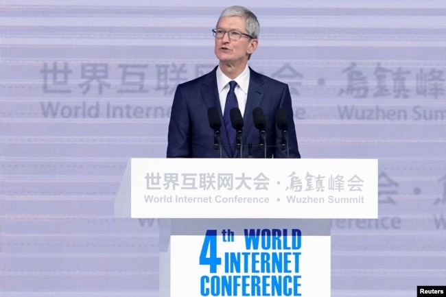 美国苹果公司首席执行官库克（Tim Cook）在中国浙江乌镇举行的世界互联网大会的开幕式上讲话（12月3日）