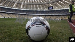 Turnamen Sepakbola Eropa 2012 dimulai 8 Juni di Warsawa dan akan berakhir 1 Juli di Kiev.
