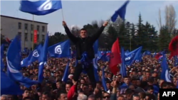 Tirana përkujton 20 vjetorin e rrëzimit të monumentit të diktatorit