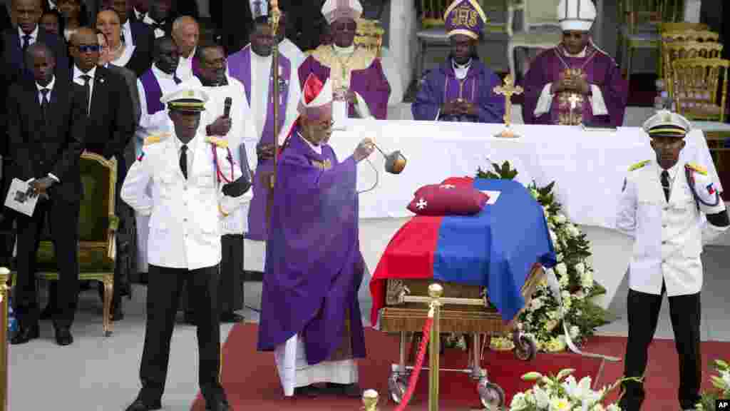 Mgr Joseph Lafontant lors du son service à Port-au-Prince, Haïti, le 11 mars 2017.