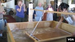 Artist Aimee Lee stirs the sheet, a critical skill in Hanji making that takes years of practice. Stirring determines the thickness and texture of Hanji. (Photo courtesy Aimee Lee)