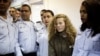 اسرائیلی فوجی کو مکا مارنے والی فلسطینی لڑکی پر فردِ جرم عائد