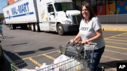 Walmart advirtió que una cuarta ronda de aranceles redundará en mayores precios minoristas tanto para marcas de la tienda como otras.