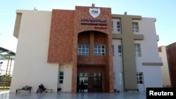 Seorang guru kimia di sekolah internasional Benghazi (ISB) dilaporkan tewas ditembak tanggal 5 Desember 2013 (Foto: dok). Dua orang guru asing - pria asal Inggris dan wanita dari Selandia Baru - ditemukan tewas di luar kota Sabratha, Libya Barat, Kamis (2/1). 