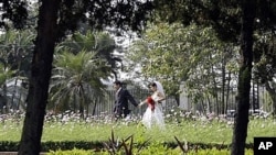 Couple walks through Reunification Park in Hanoi, Vietnam, Dec. 2008 (file photo).