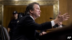 លោក Brett Kavanaugh ធ្វើ​សក្ខីកម្ម​នៅ​ចំពោះ​មុខ​គណៈកម្មាធិការ​យុត្តិធម៌​របស់​ព្រឹទ្ធសភា​អាមេរិក នៅ​វិមាន​សភា Capitol Hill ក្នុង​រដ្ឋធានី​វ៉ាស៊ីនតោន កាលពី​ថ្ងៃទី២៧ ខែកញ្ញា ឆ្នាំ២០១៨។