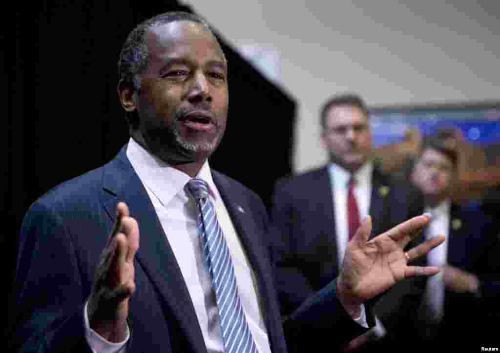 Republican presidential candidate Ben Carson speaks to reporters during a campaign stop in Las Vegas, Nevada, Feb. 23, 2016. 