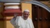 پوپ کی طرف سے پاؤں دھونے کی رسم میں مسلمان بھی شامل
