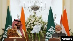 인도를 방문한 무함마드 빈 살만 사우디아라비아 왕세자(왼쪽)와 나렌드라 모디 인도 총리가 20일 정상회담에 이어 공동기자회견을 했다.