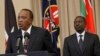 Le président du Kenya, Uhuru Kenyatta (à g.), accompagné du vice-président William Ruto, au palais présidentiel de Nairobi, au Kenya, le 21 septembre 2017. 