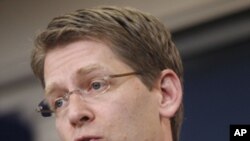 លោក​ Jay Carney អ្នក​នាំពាក្យ​សេតវិមានថ្លែង​ទៅ​កាន់​អ្នក​យក​ព័ត៌មាននៅ​សេតវិមាន​ នៅ​រដ្ឋធានី​វ៉ាស៊ីនតោន នៅ​ថ្ងៃ៩ឧសភា​ ឆ្នាំ​២០១១។​