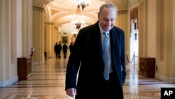 El líder de la minoría del Senado, Chuck Schumer, objetó la pretensión republicana de iniciar el debate sobre el DACA con el tema de las ciudades santuario.