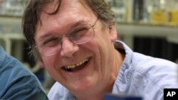 Tim Hunt, ilmuwan Inggris pemenang Hadiah Nobel untuk Kedokteran, di laboratoriumnya di London. (Foto: Dok)