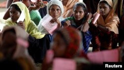 Rohingya refugees wait for humanitarian aid to be distributed at the Kutupalang refugee camp in Cox's Bazar, Bangladesh, Oct. 2, 2017. 