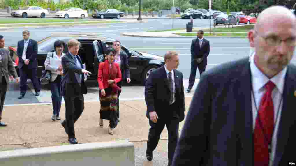 Longtime VOA listener Aung San Suu Kyi (ASSK) visited VOA on September 19th and met with staff from the Burmese Service, which played a crucial role in keeping her informed while under house arrest in Burma.