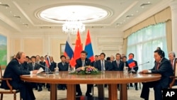 چین، روسیه، قزاقستان، قرغیزستان، تاجکستان و ازبکستان اعضای دایمی سازمان همکاری های شانگهای اند. 