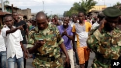 Protesters opposed to President Pierre Nkurunziza's decision to seek a third term in office shout at the army after a demonstrator was shot dead in the Kinama district of Bujumbura, Burundi, May 7, 2015.