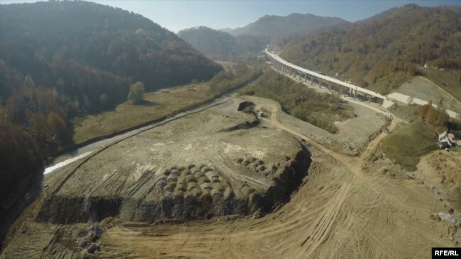 中国国企路桥建筑公司在黑山共和国因污染环境被告(图片来源:RFE/RL/MANS)