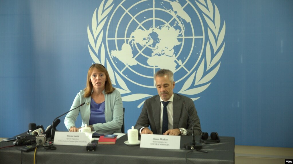 Rhona Smith (trái), Báo cáo viên Đặc biệt của Liên Hiệp Quốc về Nhân quyền, ngày 8 tháng 11, 2018