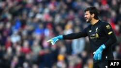 Le gardien de Liverpool Alisson Becker lors d'un match entre son club et Brighton, Angleterre, le 1er décembre 2019. (Photo by Paul ELLIS / AFP)