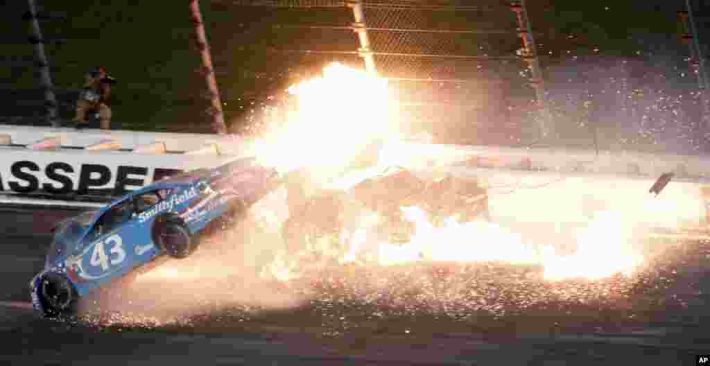 Aric Almirola (43) crashes into Danica Patrick and Joey Logano during the NASCAR Monster Cup auto race at Kansas Speedway in Kansas City, Kansas, USA, May 13, 2017.