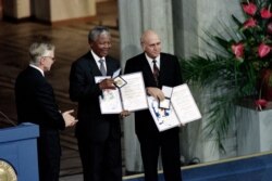FILE - In this Dec. 09, 1993 photo, Nelson Mandela, president of South African African National Congress (C) and South African President Frederik de Klerk display in Oslo their Nobel Prizes for their work to end apartheid.