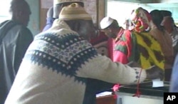 A man casts his ballot in during Kenya's constitutional referendum i 2010. It gives greater autonomy to state governments.