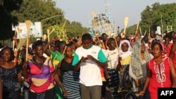 Protesters, including some holding spatulas, rally against term limit changes in Ouagadougou, Burkina Faso, Oct. 27, 2014.