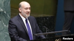 Israeli Ambassador to the United Nations Ron Prosor addresses the U.N. General Assembly in New York, November 29, 2012. 
