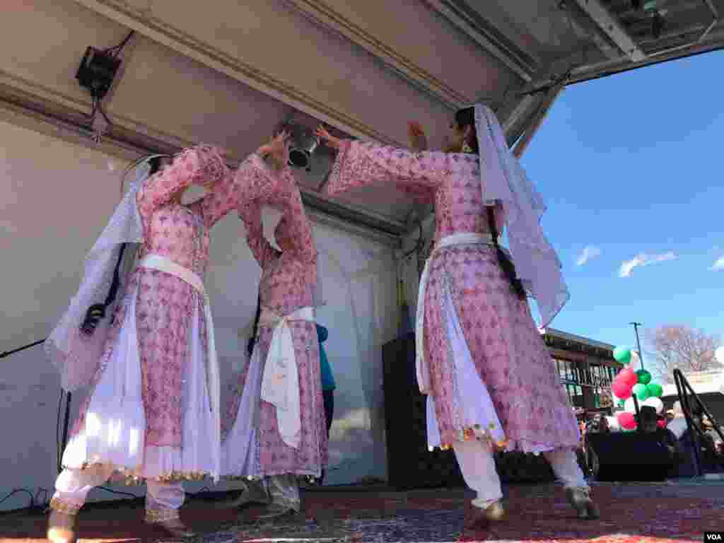 جشن نوروزی در شمال ویرجینیا و حومه واشنگتن. این مراسم با رقص و موسیقی همراه است.