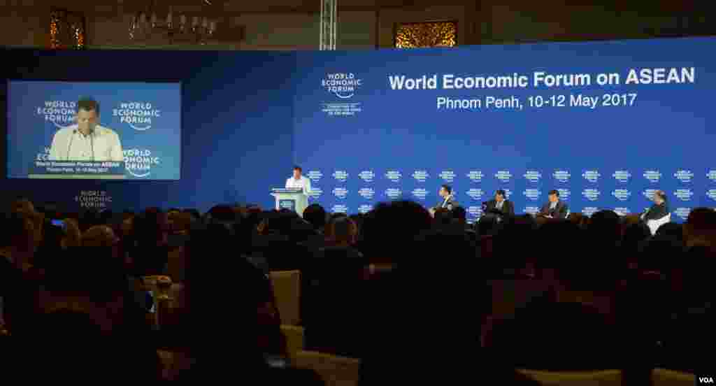President of Philippines Rodrigo Duterte delivers a speech on the Opening Plenary: 50 Year Young, in World Economic Forum on ASEAN, in Phnom Penh, May 11, 2017. (Hean Socheata/VOA Khmer)