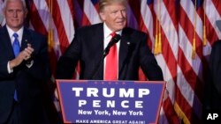 Donald Trump donne un discours après avoir été élu président des Etats-Unis, à New York, le 9 novembre 2016.