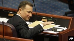 Perdana Menteri Nikola Gruevski saat menghadiri sidang parlemen di Skopje, Macedonia, Rabu (13/5).
