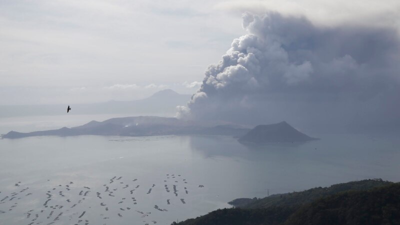 Thousands Flee as Philippine Volcano Releases Smoke, Ash