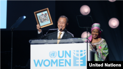 Tổng Thư ký LHQ Ban Ki-moon và Giám đốc điều hành cơ quan Phụ nữ của Liên Hợp Quốc, Phumzile Mlambo-Ngcuka.