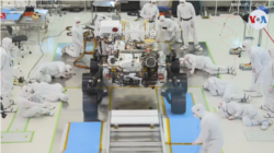 La VOA comprobó que la NASA prueba en su laboratorio JPL de Pasadena, California, su nuevo Rover o Astromóvil que enviará a Marte en una misión especial.
